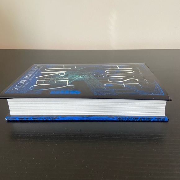 Fictional Hardcover Book Bundle - Picture 11 of 16